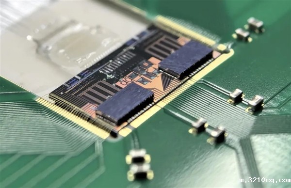 国内首款2Tb/s 3D集成硅光芯粒成功出样 华为、英伟达等巨头都在押注